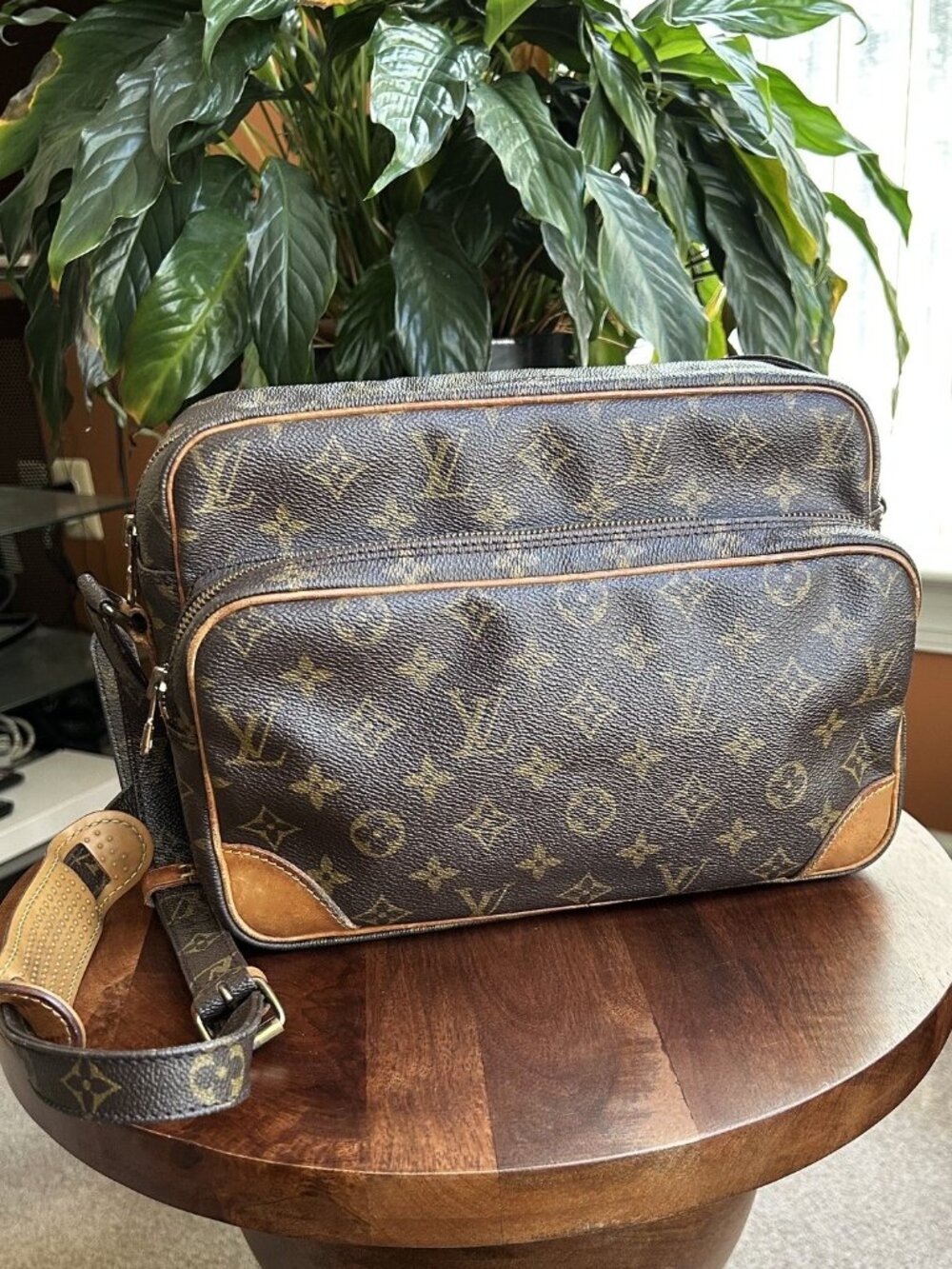 LOUIS VUITTON Monogram Nil 28 Shoulder Bag